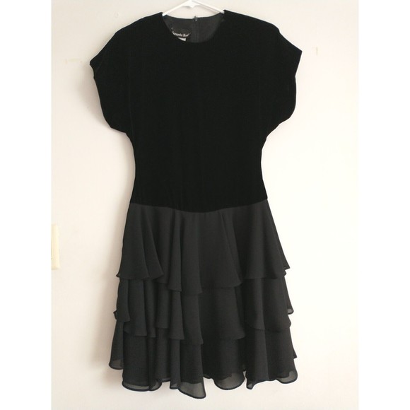 VTG Samantha Black Velvet Velour Sheath Dress 6 Tiered Ruffle Drop Waist Preppy - Picture 1 of 10